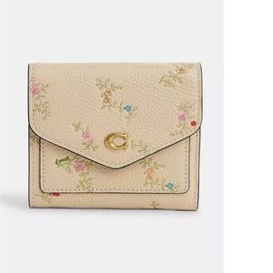 NWT COACH WYN SMALL WALLET IN ANTIQUE FLORAL PRINT IVORY